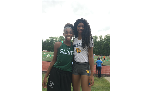 competitors on the field #cometsforlife! (Nyia & Leah)